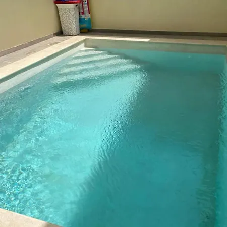 C7 Flat 1 شقة *